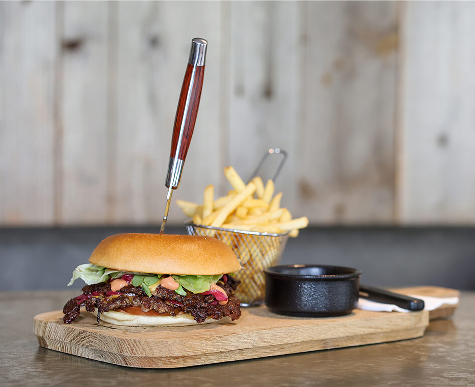 Burger mit Pommes